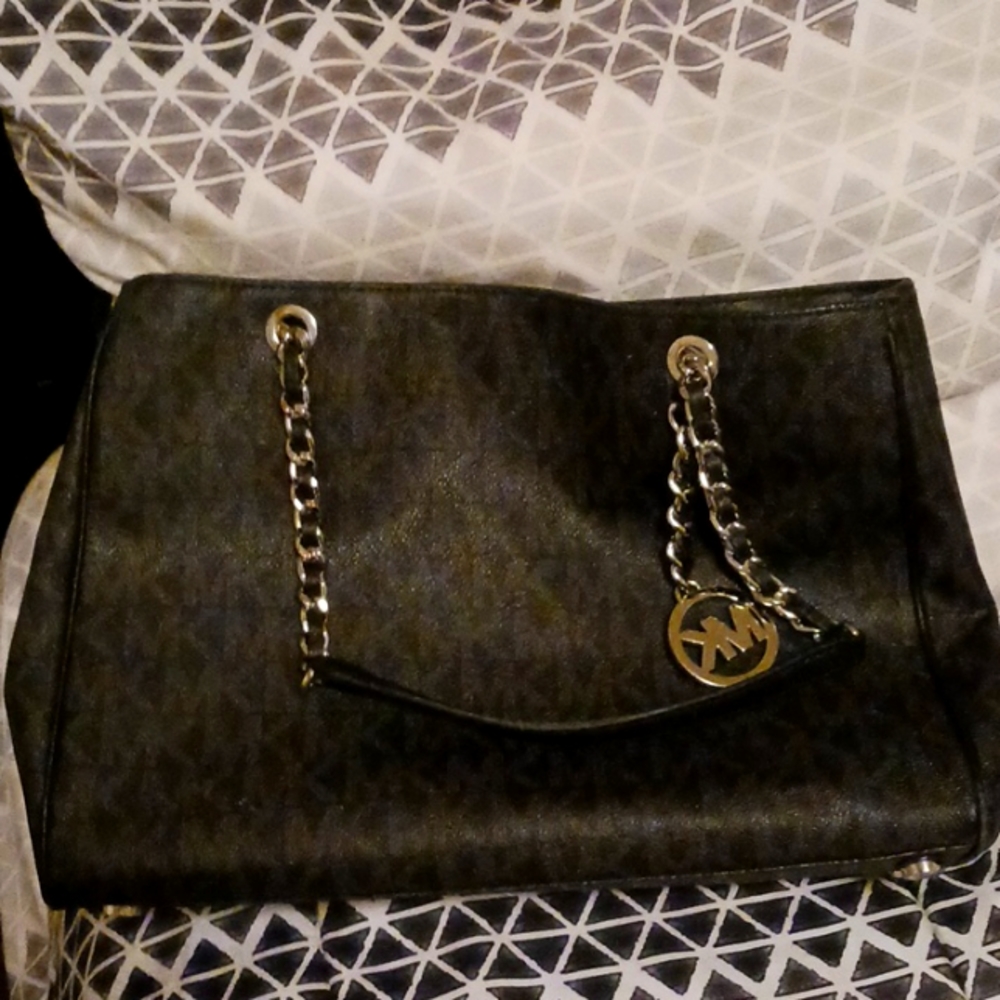 Micheal Kors black leather purse